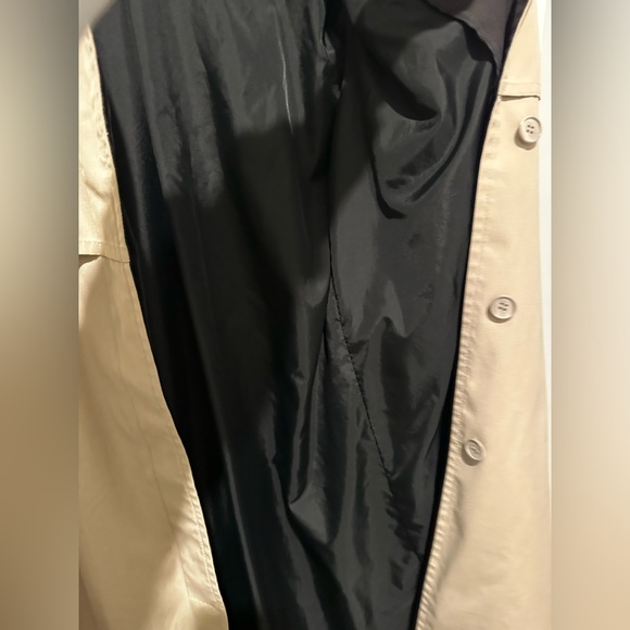 Vintage London Fog Tan and Black Trench Coat - Picture 15 of 16